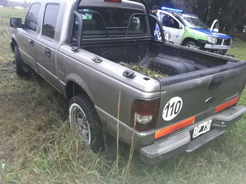 Perdió el control de su camioneta y chocó contra un cambio de vía