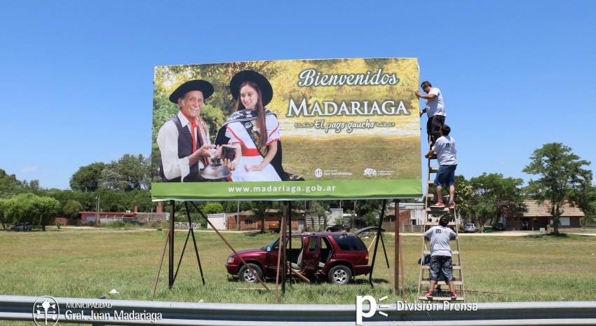 Madariaga renov su cartelera de promocin turstica en el acceso a l