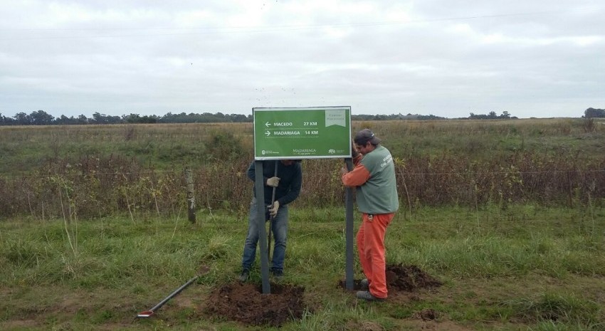 Completaron la colocacin de carteles de sealizacin en caminos rurales hacia Macedo