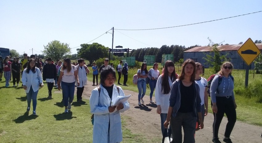 Alumnos de la Secundaria N 5 visitaron Juancho y Macedo