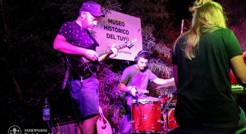 El patio del Museo se colm de pblico para escuchar 