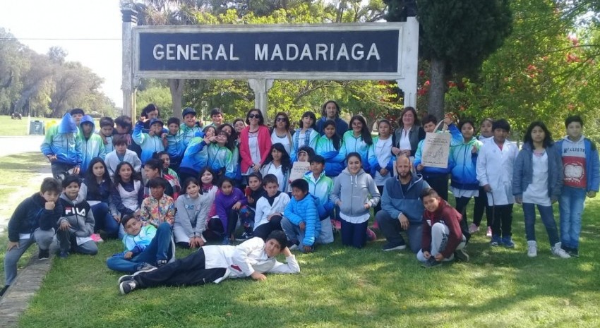 Alumnos de Gesell arribaron a la ciudad para conocer sus museos y otros atractivos