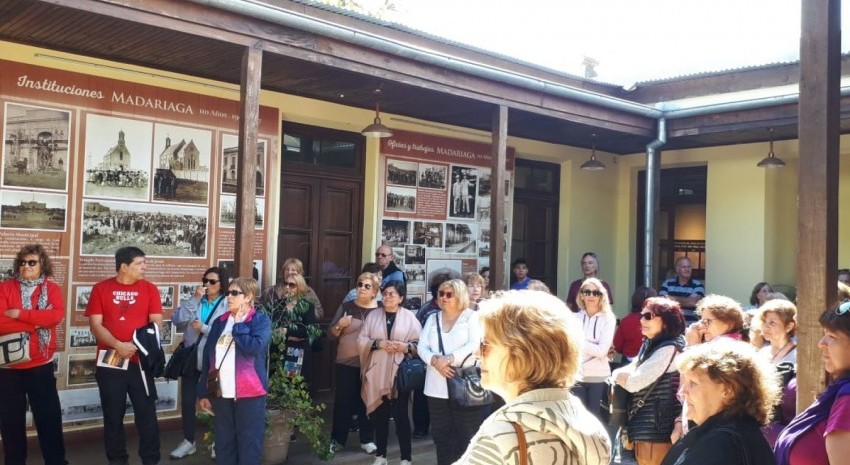 Un contingente de turistas arrib a Madariaga para conocer el destino y disfrutar de la gastronoma local