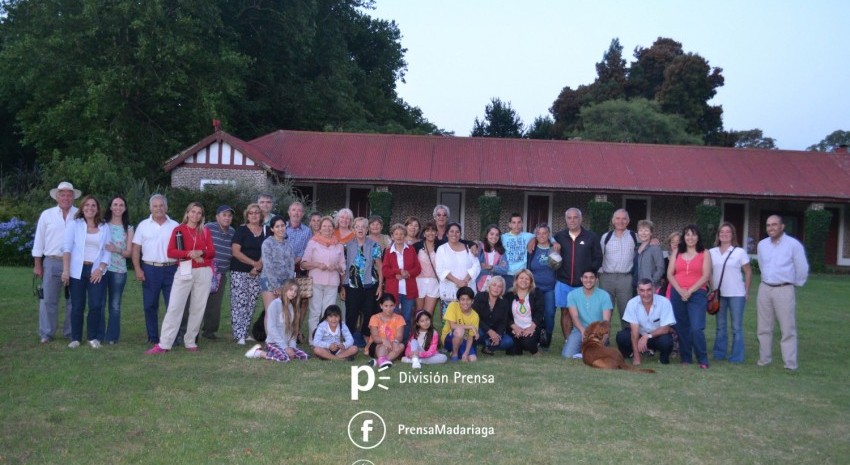 Residentes y turistas visitaron la estancia Charles Viejo y tomaron el t en Juancho