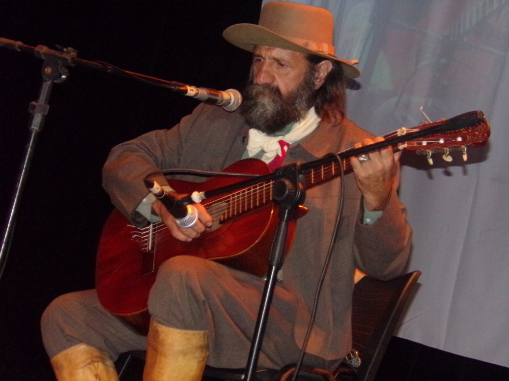 Emotivo recuerdo a Argentino Luna en la Casa de la Cultura