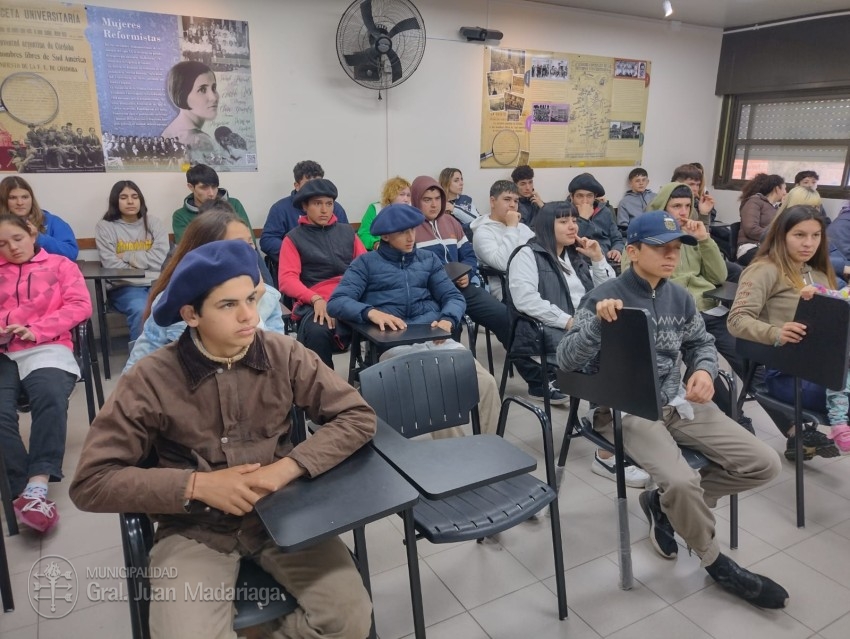 Alumnos de la secundaria de Macedo visitaron Tandil para conocer la oferta educativa