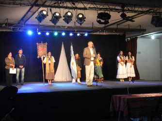 Popovich en el encuentro de danzas folclricas