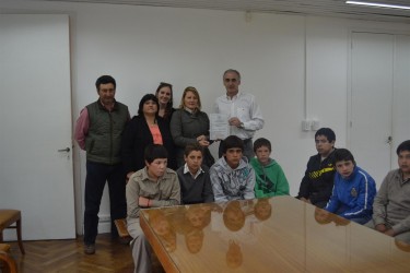 Popovich dialog con alumnos de la Escuela Agraria