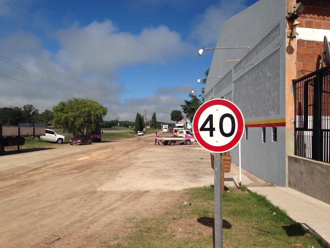 Se colocaron sealticas de trnsito en la colectora del frente de rut