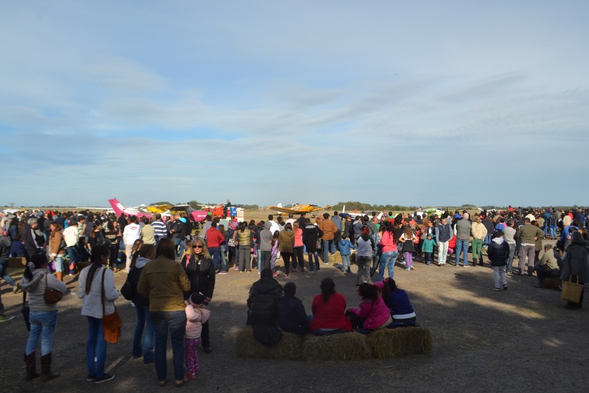 Pblico en el 61 aniversario del Aeroclub