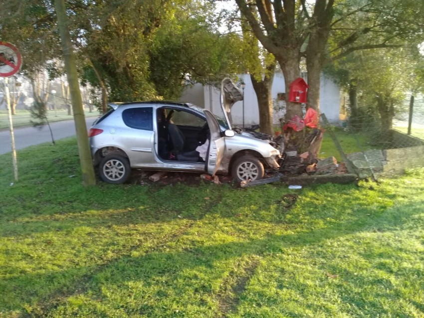 auto chocado peugeot