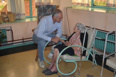 Popovich en el Hogar de Ancianos