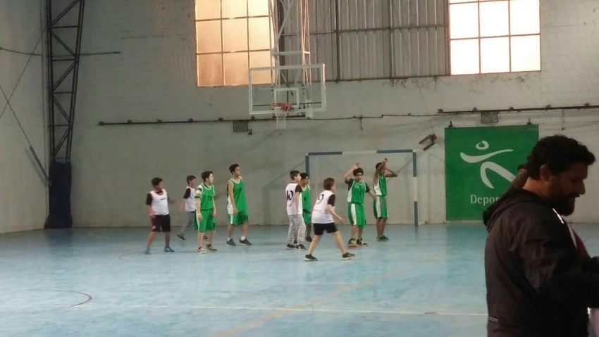 basquet amistoso polideportivo