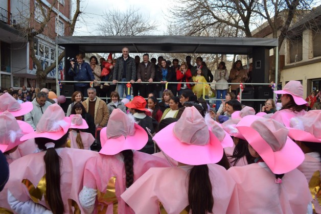 Popovich presenci el desfile de la primavera