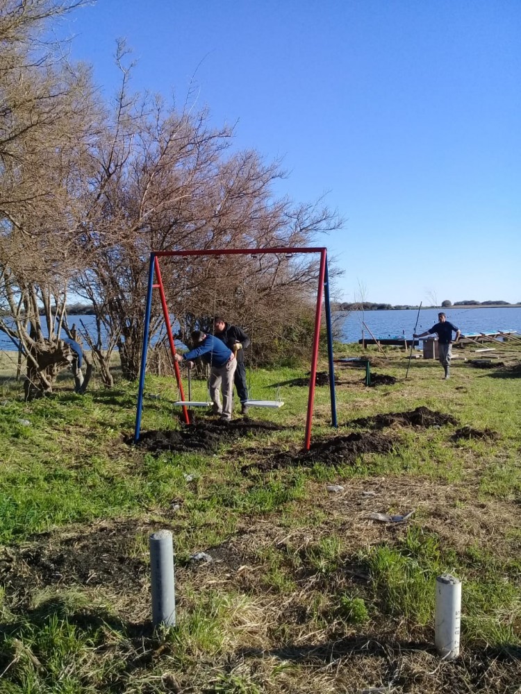 Operarios dando ltimos retoques al sitio