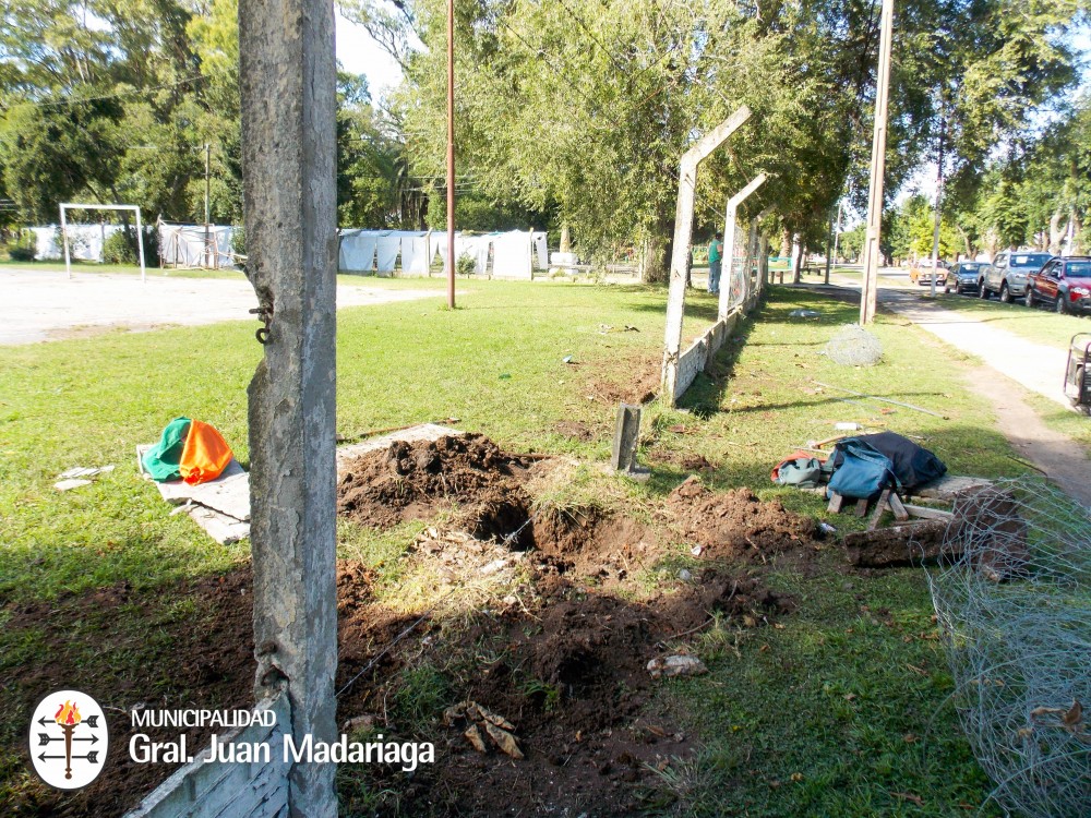 Trabajos de mantenimiento en el Polideportivo