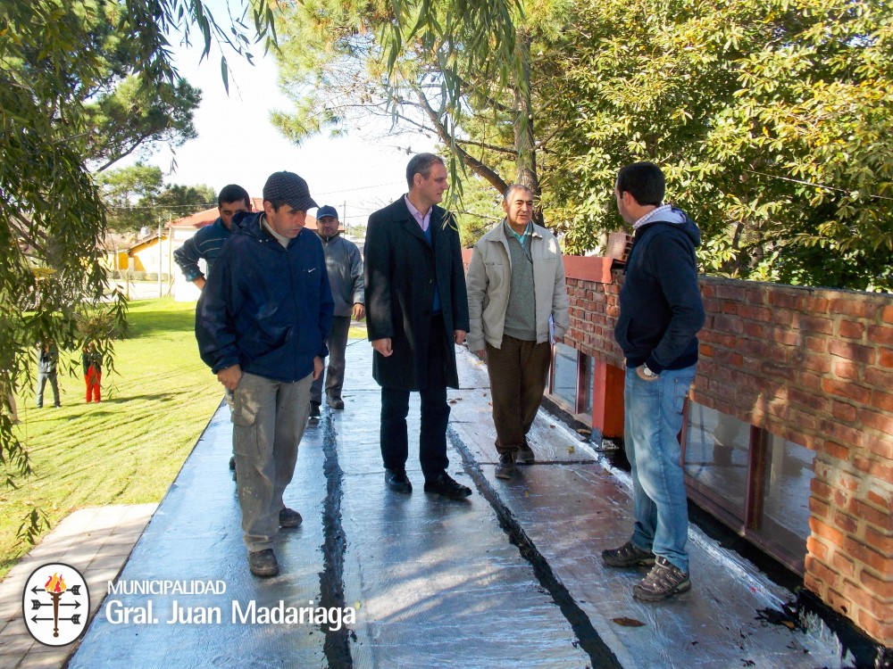 Esteban Santoro recorre las instalaciones del hogar de ancianos