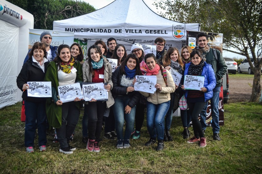 estudiantes de la universidad atlantida argentina en Macedo