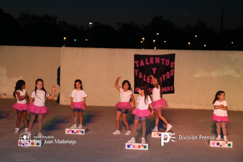 Los talentos y talentitos de Madariaga actuaron en el Anfiteatro