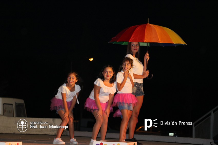 Los talentos y talentitos de Madariaga actuaron en el Anfiteatro