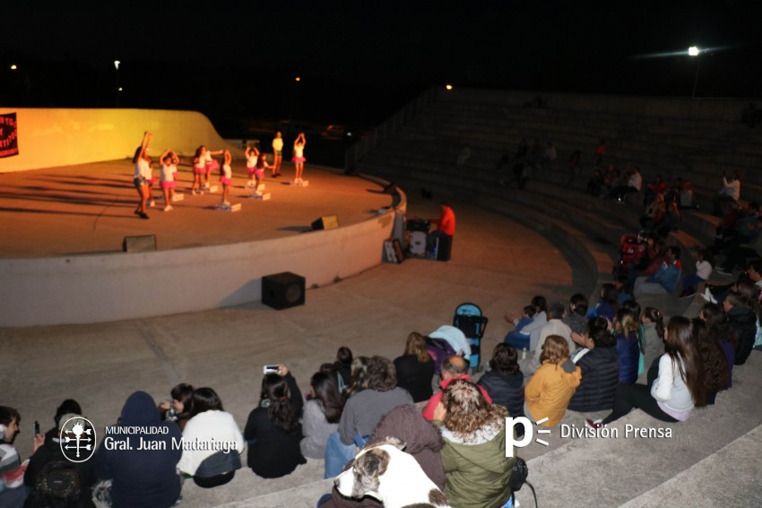 Los talentos y talentitos de Madariaga actuaron en el Anfiteatro