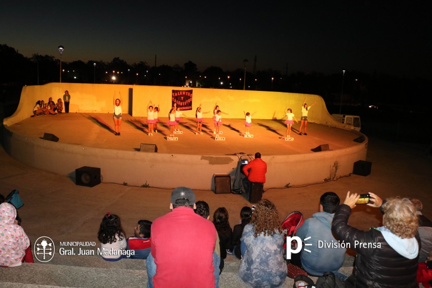 Los talentos y talentitos de Madariaga actuaron en el Anfiteatro