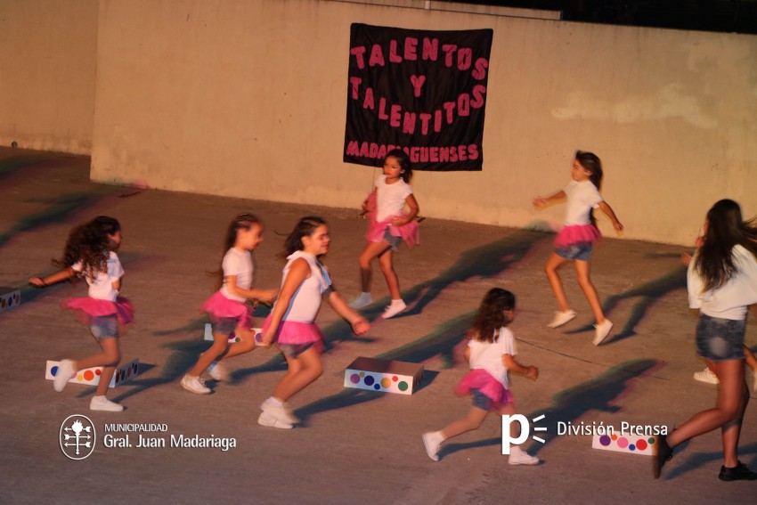 Los talentos y talentitos de Madariaga actuaron en el Anfiteatro