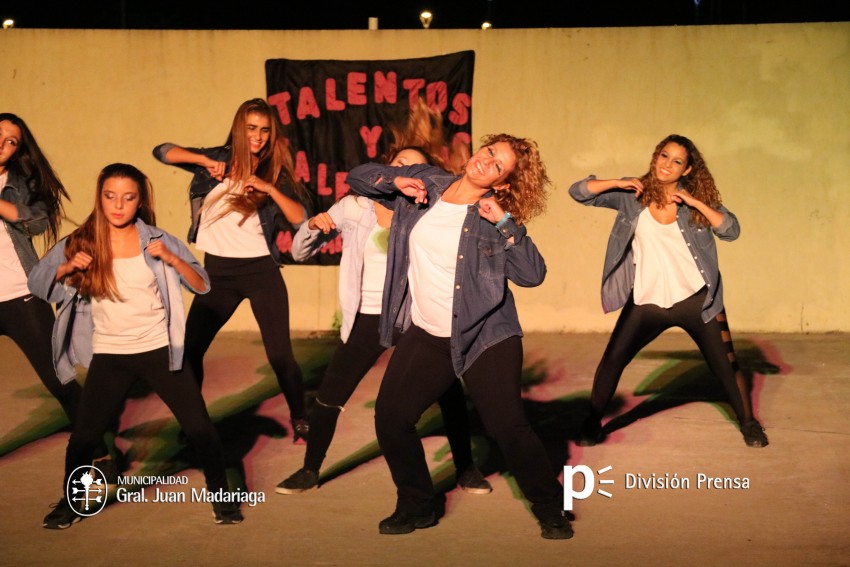 Los talentos y talentitos de Madariaga actuaron en el Anfiteatro