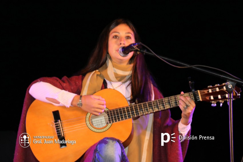 Folclore en los Barrios tuvo su penltima parada en el San Martn A