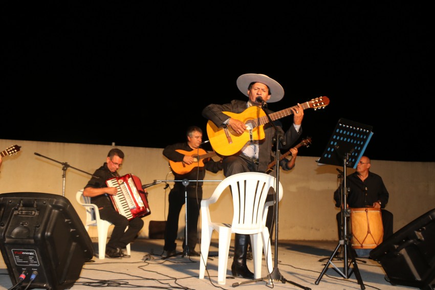 Centenares de personas recordaron a Argentino Luna en el Anfiteatro