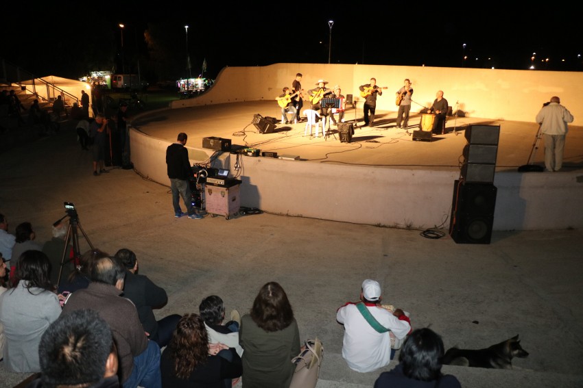 Centenares de personas recordaron a Argentino Luna en el Anfiteatro