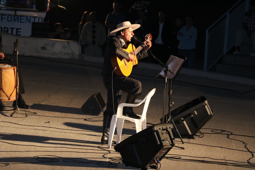 Centenares de personas recordaron a Argentino Luna en el Anfiteatro