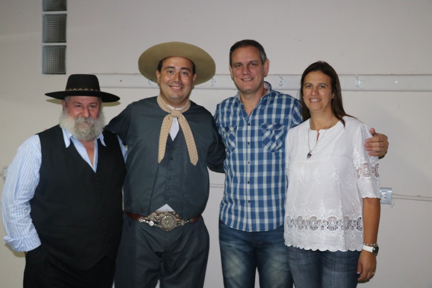 Centenares de personas recordaron a Argentino Luna en el Anfiteatro