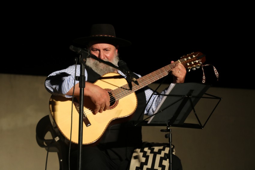 Centenares de personas recordaron a Argentino Luna en el Anfiteatro