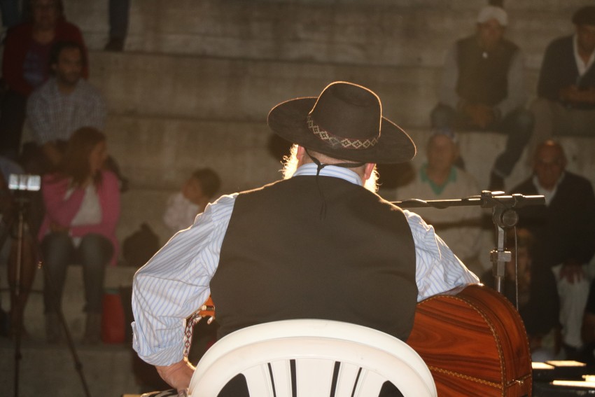 Centenares de personas recordaron a Argentino Luna en el Anfiteatro