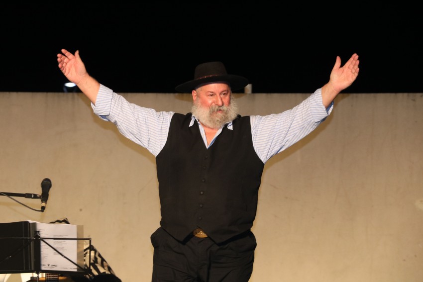 Centenares de personas recordaron a Argentino Luna en el Anfiteatro