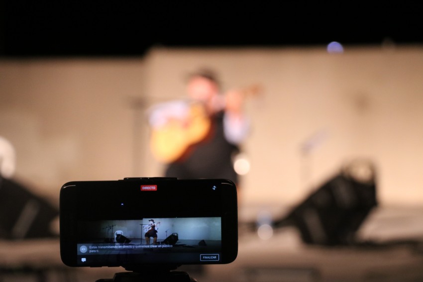 Centenares de personas recordaron a Argentino Luna en el Anfiteatro