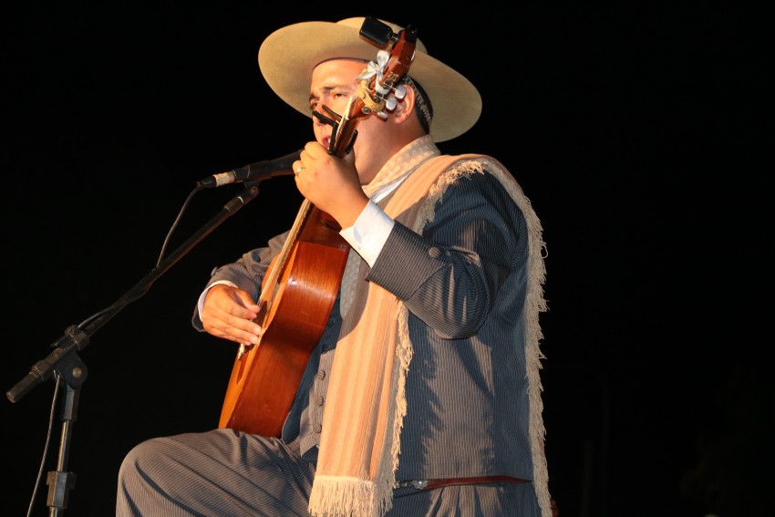 Centenares de personas recordaron a Argentino Luna en el Anfiteatro