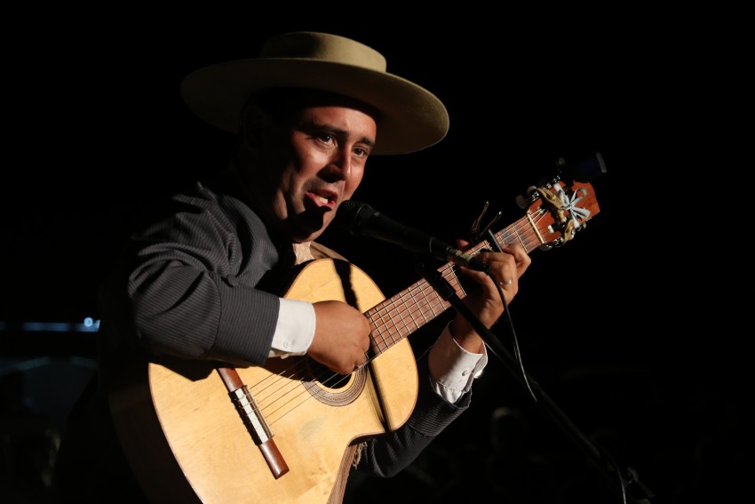 Centenares de personas recordaron a Argentino Luna en el Anfiteatro