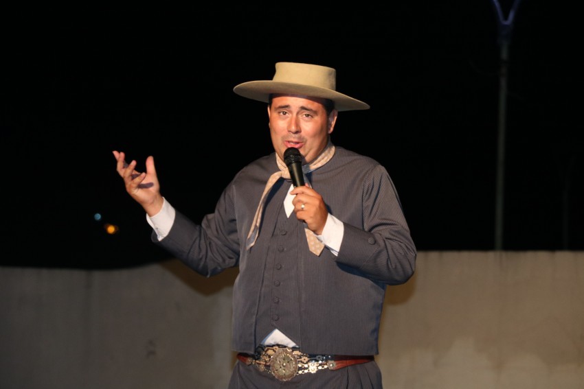 Centenares de personas recordaron a Argentino Luna en el Anfiteatro