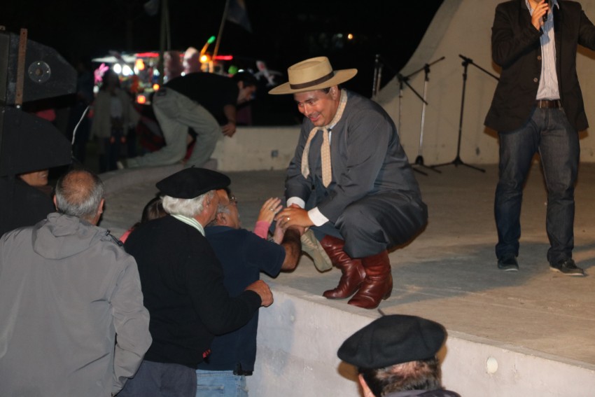 Centenares de personas recordaron a Argentino Luna en el Anfiteatro