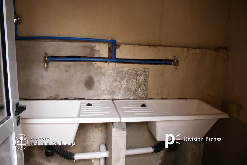 Santoro visit la Escuela de Bellas Artes y supervis las obras de rem