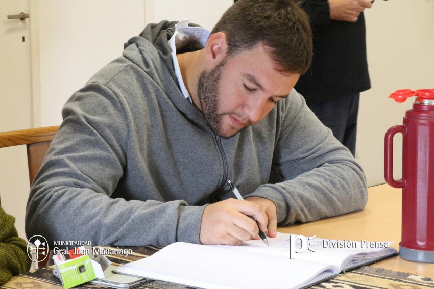 El intendente y los delegados gremiales firmaron el acuerdo salarial 2