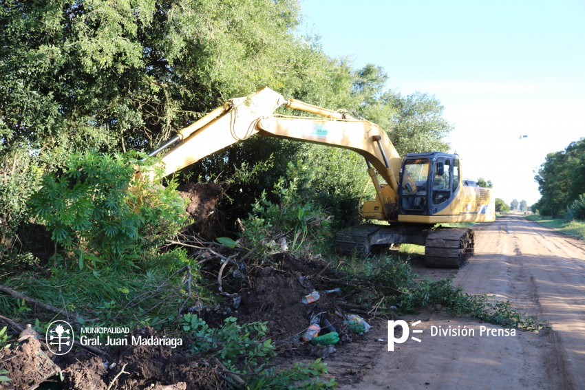El municipio trabaja en el mantenimiento integral de un canal colector