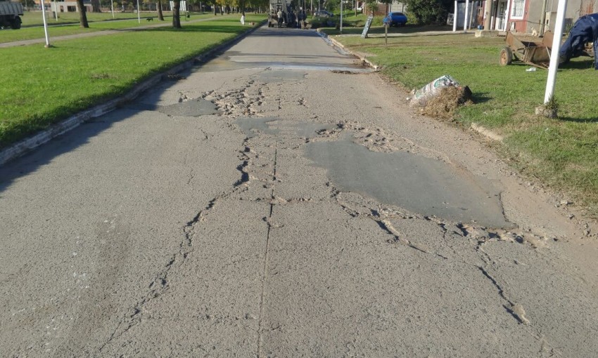 Iniciaron con los trabajos de bacheo en la avenida Buenos Aires