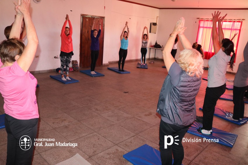 Iniciaron con xito las clases gratuitas de yoga