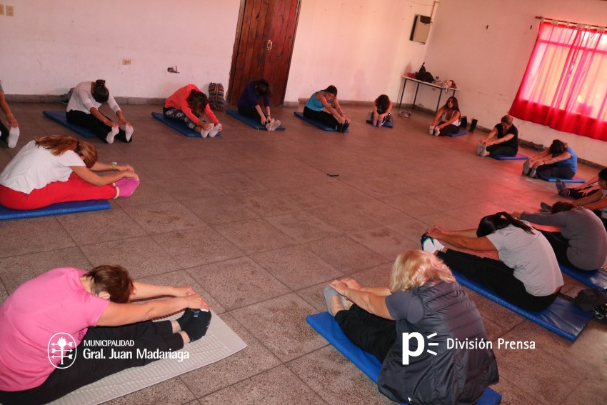Iniciaron con xito las clases gratuitas de yoga