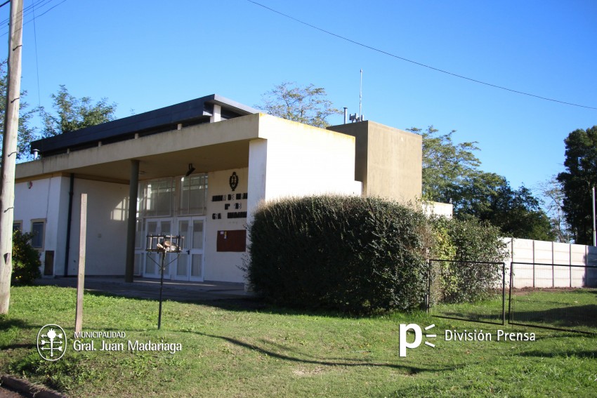 Construyeron un paredn en el jardn 908 con dinero del Fondo de Finan