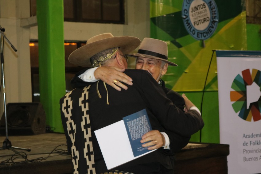 Reconocieron en Dolores a vecinos por su labor cultural