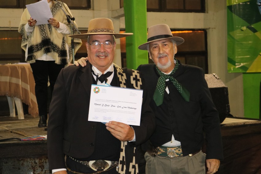 Reconocieron en Dolores a vecinos por su labor cultural